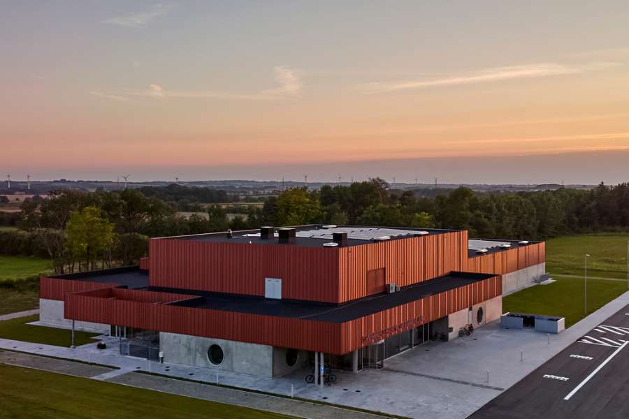 Schwimmträume entstehen hinter Stahlprofilen in Vesthimmerland, Svømmecenter Vesthimmerland, Løgstørvej 59, 9600 Aars, Dänemark